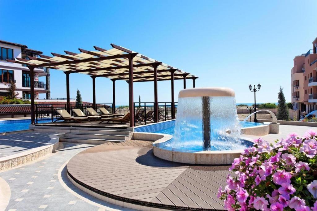 Boutique Rose Gardens Pomorie Aparthotel Exteriör bild