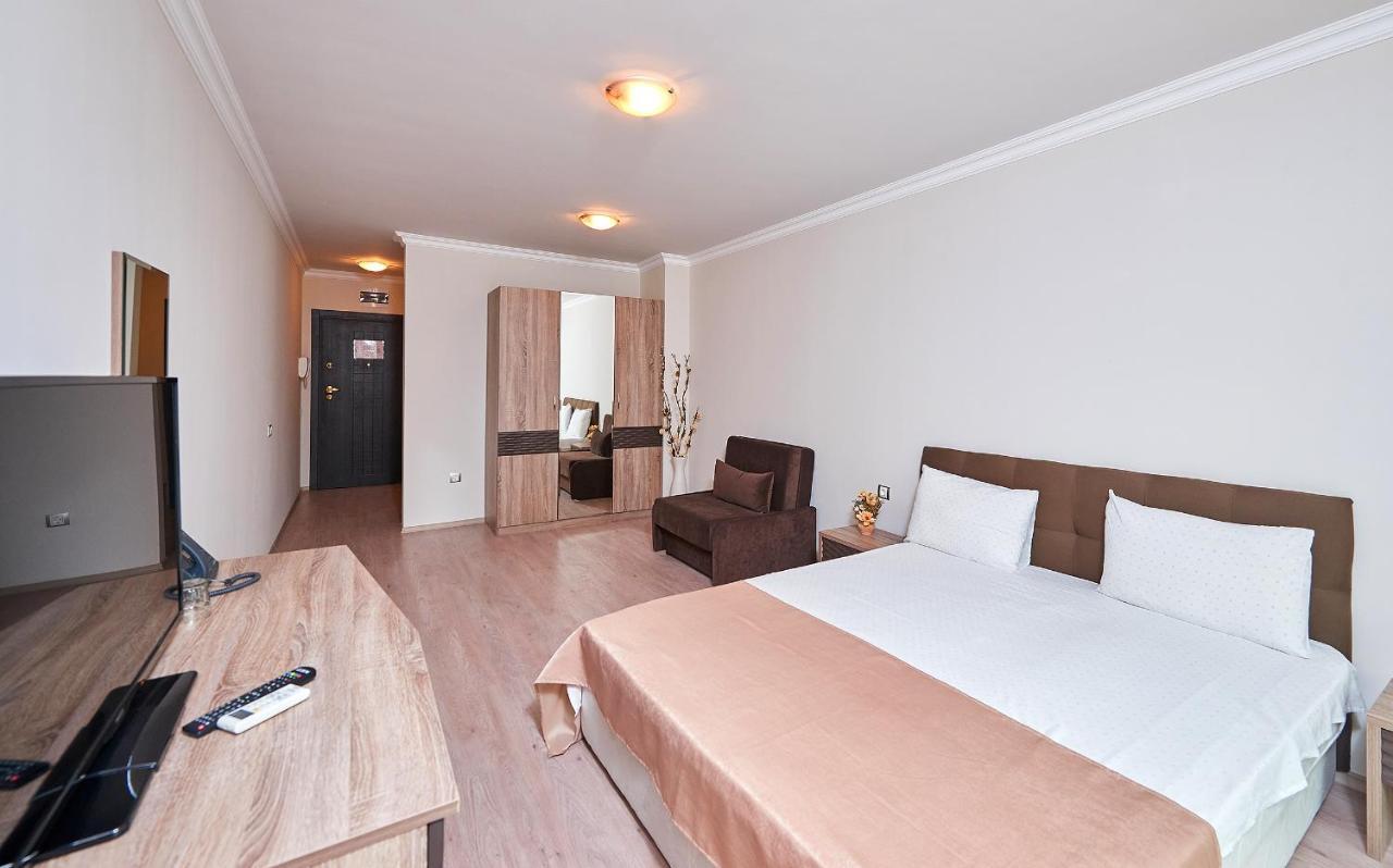 Boutique Rose Gardens Pomorie Aparthotel Exteriör bild