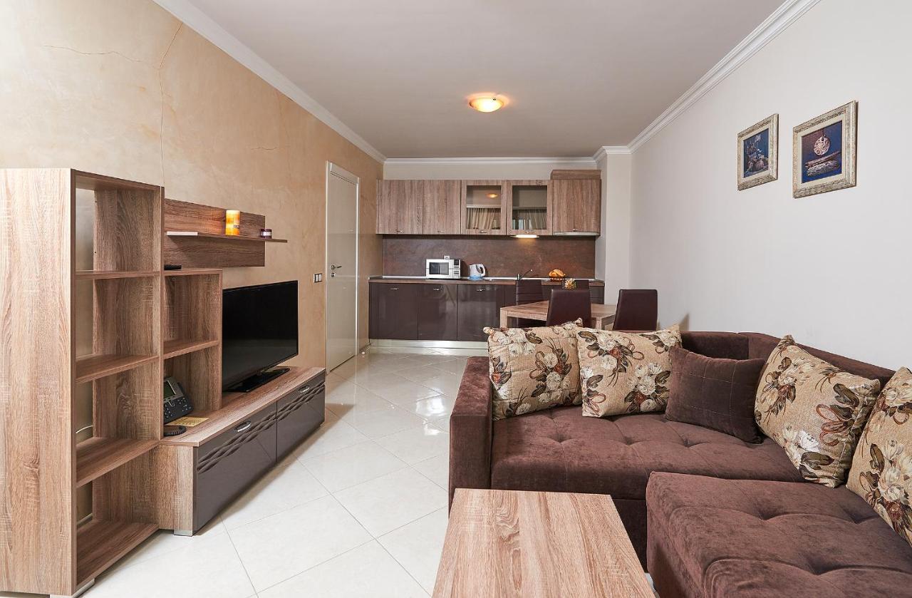 Boutique Rose Gardens Pomorie Aparthotel Exteriör bild