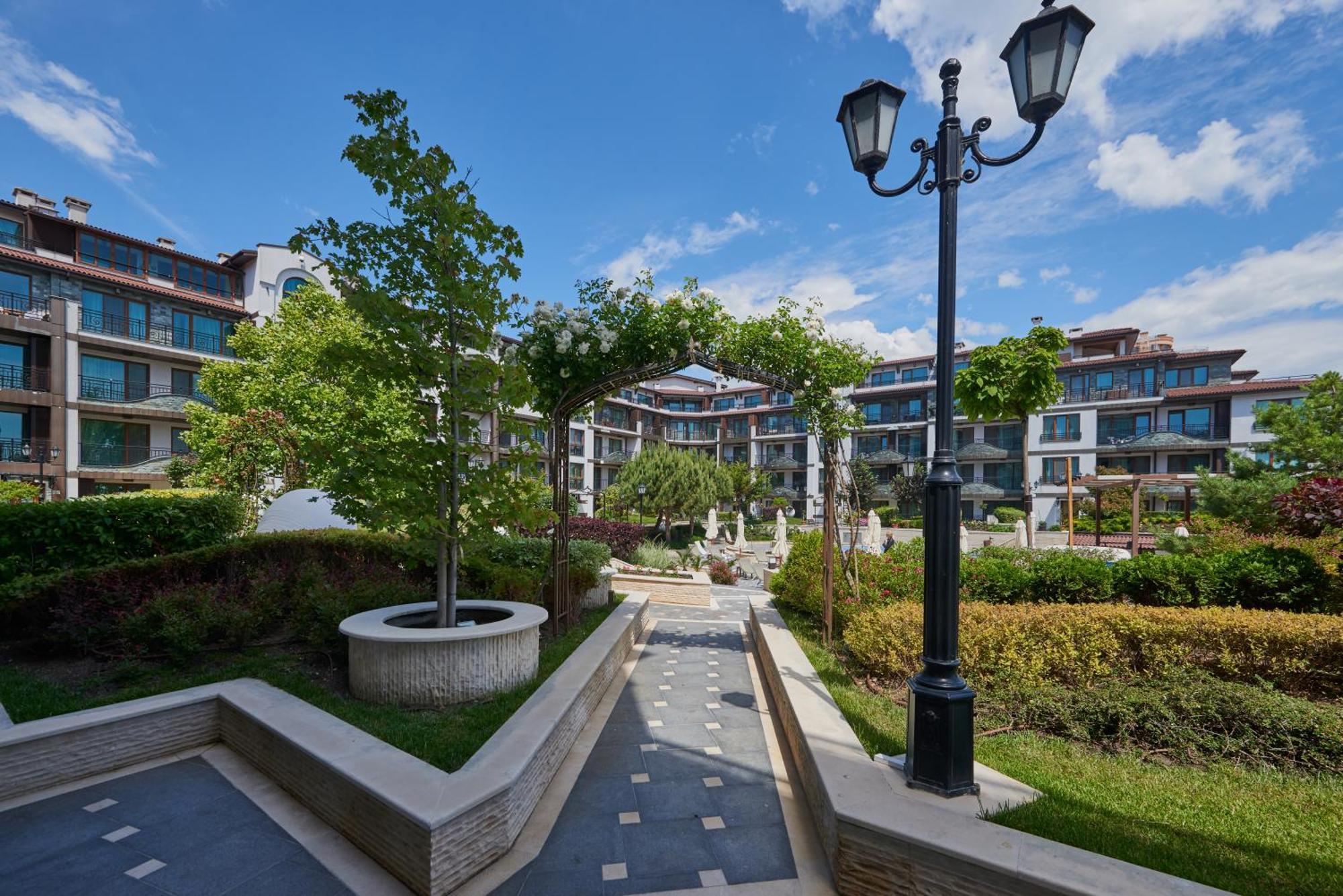 Boutique Rose Gardens Pomorie Aparthotel Exteriör bild