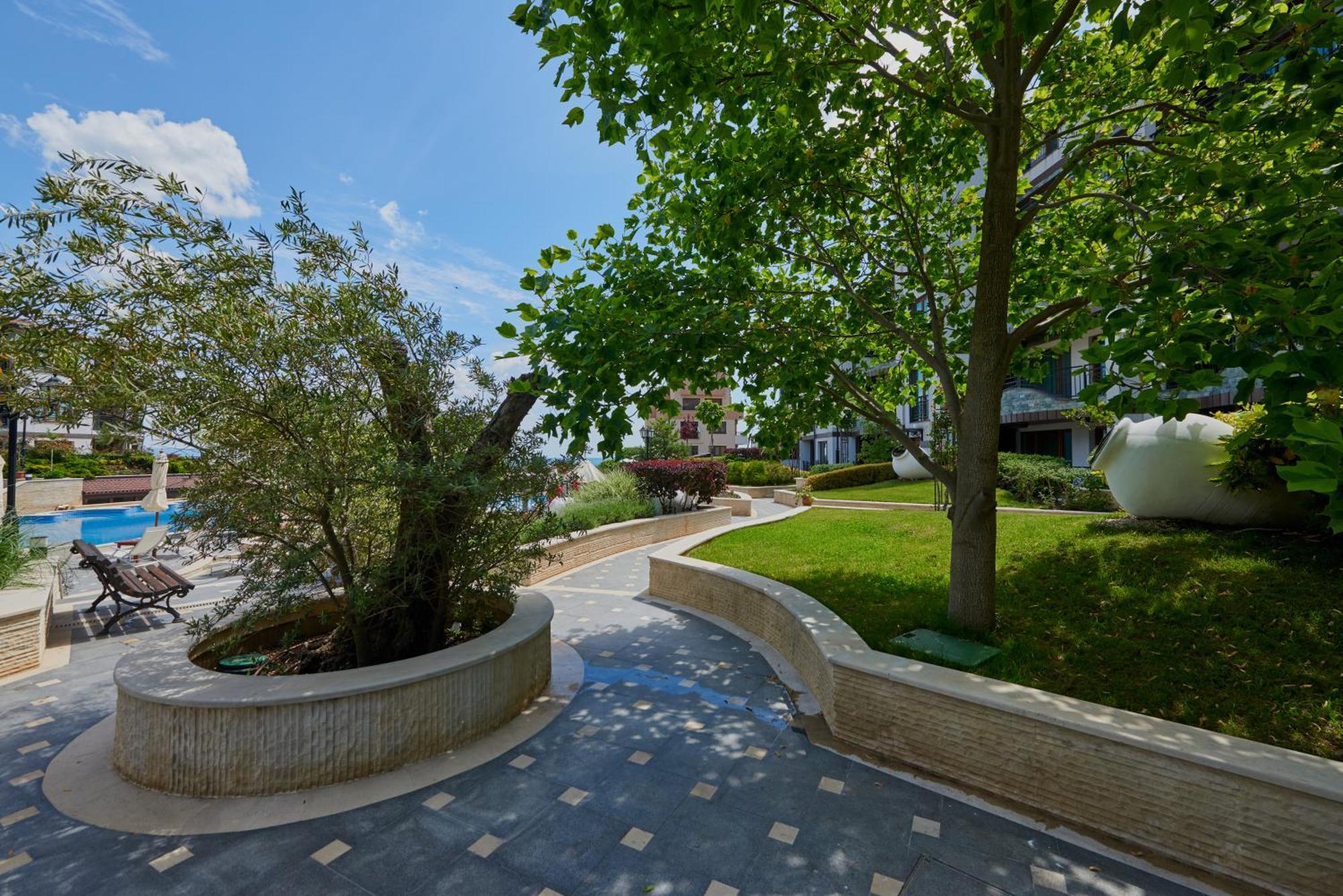 Boutique Rose Gardens Pomorie Aparthotel Exteriör bild
