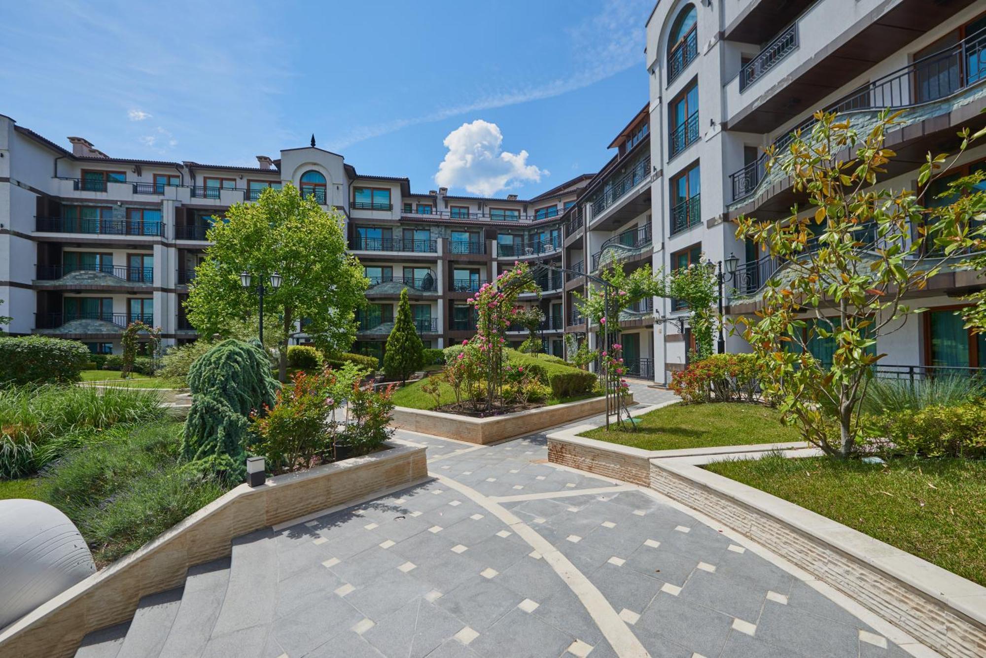 Boutique Rose Gardens Pomorie Aparthotel Exteriör bild